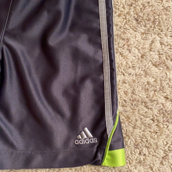 Boys Gray Adidas shorts - Picture 3 of 4